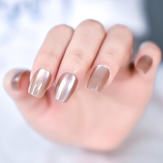 Light Brown - Cat-Eye Nails